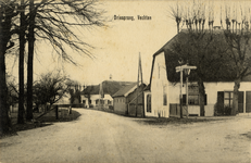 14657 Gezicht op de Provincialeweg/hoek Marsdijk met bebouwing te Vechten (gemeente Bunnik) uit het westen.